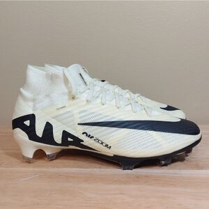 Nike Athletic Shoes in Cream and Black